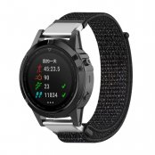 Garmin Fenix 8 43mm med svart nylonarmband framifrån