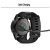 Garmin Fenix 8 43mm ansluten till laddare via USB-C kabel