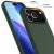 Silikonskal i mörkgrönt med upphöjda kanter för iPhone 17 Pro Max