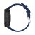 Garmin Fenix 8 43mm med blått armband – sidovy
