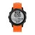 Garmin Fenix 8 43mm klocka med sportigt orange armband – displayvy