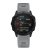 Garmin Fenix 8 med sportigt grått armband i silikon – aktiv skärm