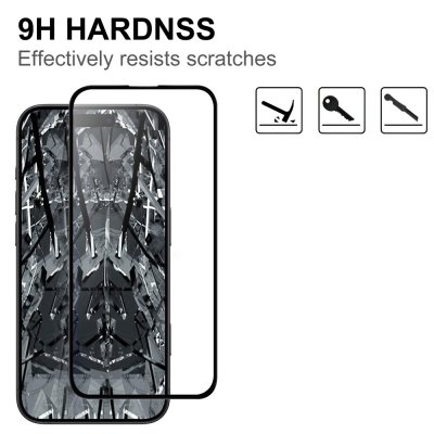 Närbild på svart iPhone 17 skärmskydd som täcker hela skärmen