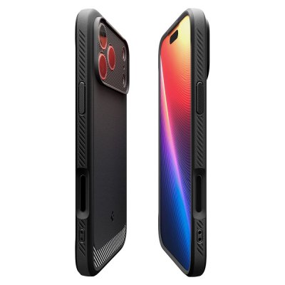 Två vyer på Spigen Rugged Armor MagSafe för iPhone 17 Pro Max – visar kameraskydd och passform