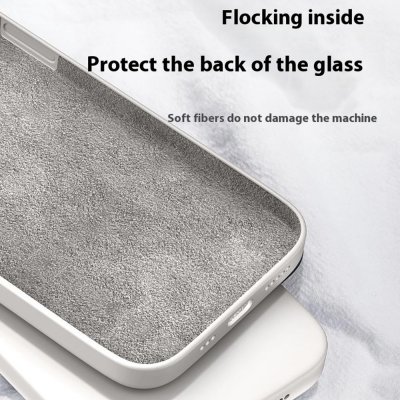 Närbild på svart TPU-skal för iPhone 17 med reptålig yta