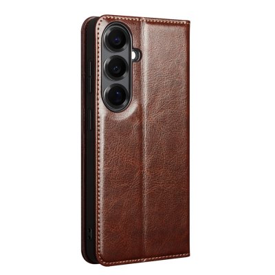 Slimmat Qialino läderfodral i brun färg för Samsung Galaxy S26