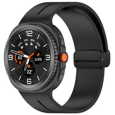 Framsida av Samsung Galaxy Watch 8 Classic med sportigt svart silikonarmband och magnetlås