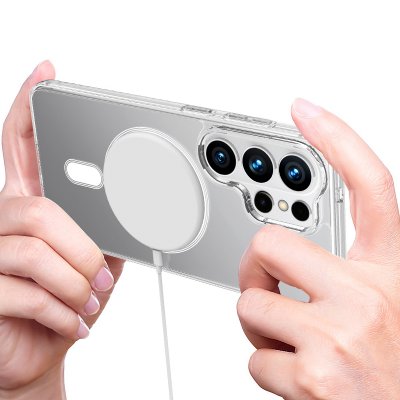 Greppbild av genomskinligt MagSafe-skal på Galaxy S26 Ultra i användning