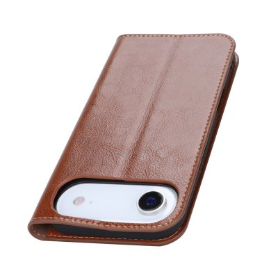 Baksida på brunt läderfodral för iPhone 17 Air – elegant design