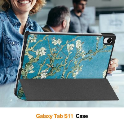Användare arbetar med Galaxy Tab S11 i stativläge med blommigt fodral