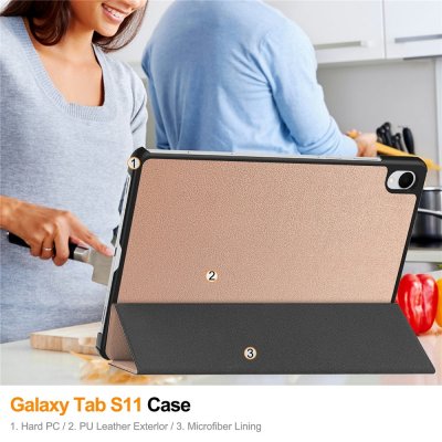Samsung Tab S11 i rosa fodral i användning vid arbetsbord