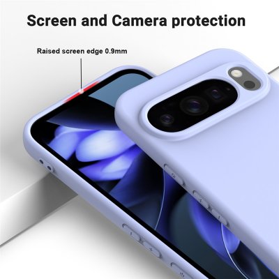 Google Pixel 10 Pro i lila silikonfodral med upphöjt kameraskydd