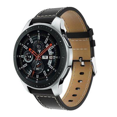 Garmin Vivoactive 4 med svart läderarmband – vinklad vy med urtavla
