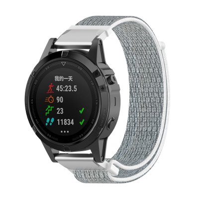 Garmin Fenix 8 47mm med grått nylonarmband sett framifrån