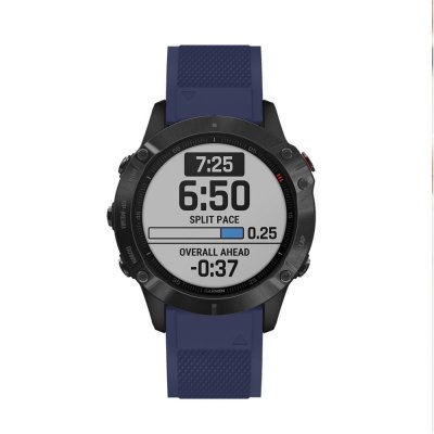 Garmin Fenix 8 47mm smartwatch med blått silikonband – helhetsvy