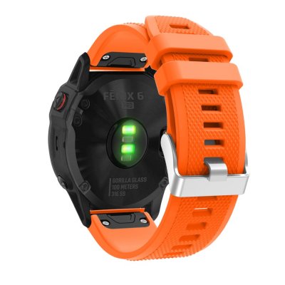 Garmin Fenix 8 Pro 47mm – baksida med pulssensor och orange silikonband